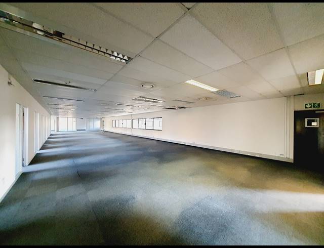 1,230.10M² OFFICE TO LET IN HALFWAY HOUSE
